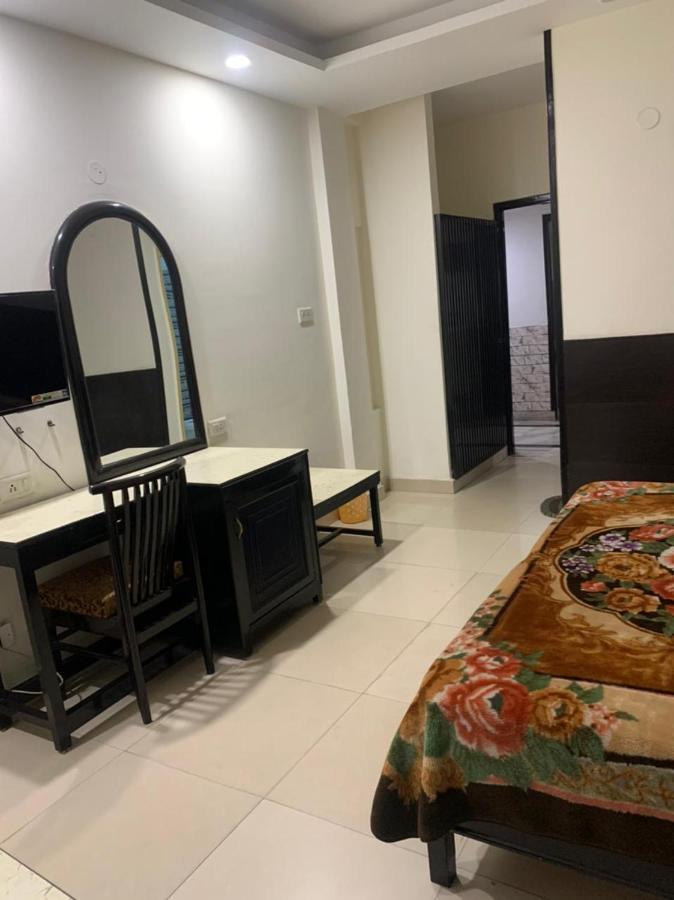 Hotel Raman'S Jagādhri Екстериор снимка