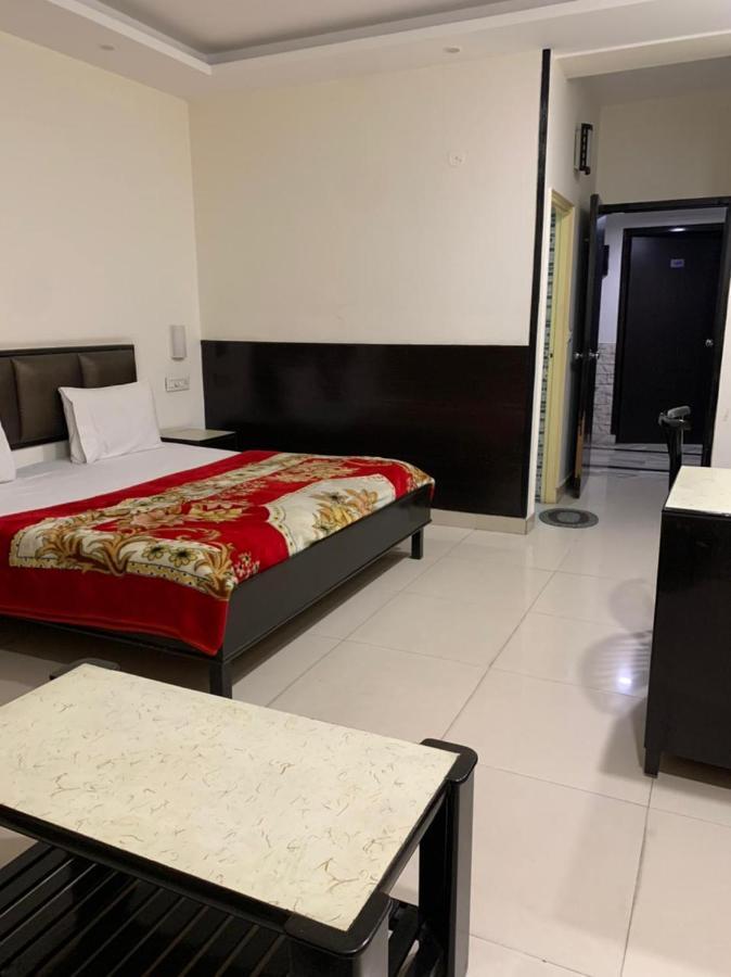 Hotel Raman'S Jagādhri Екстериор снимка