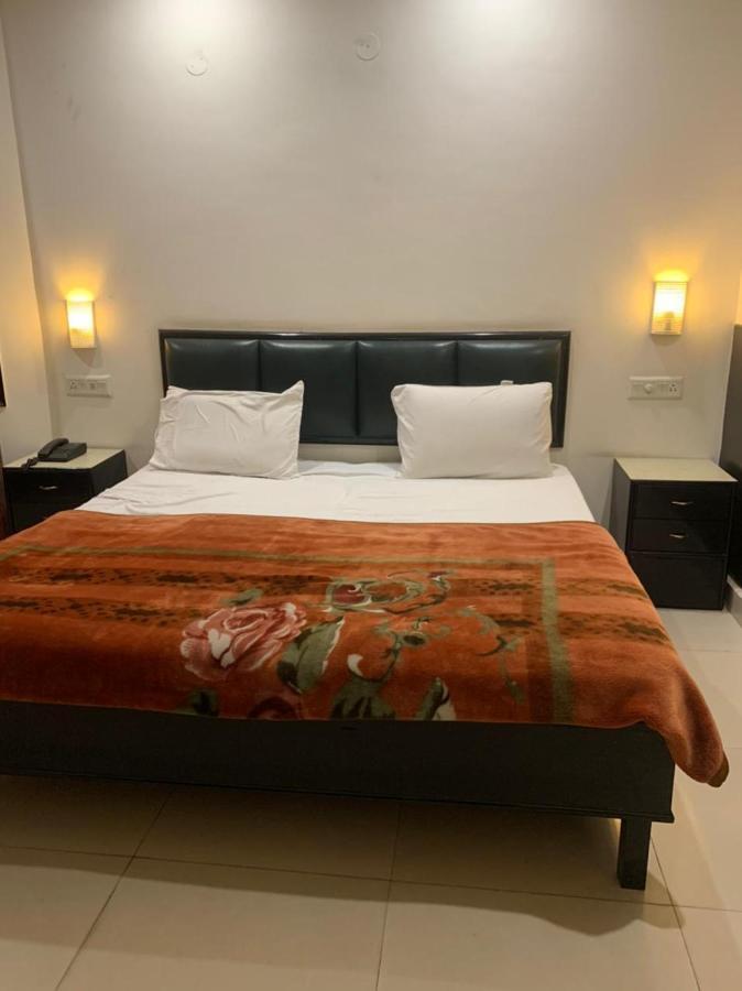 Hotel Raman'S Jagādhri Екстериор снимка