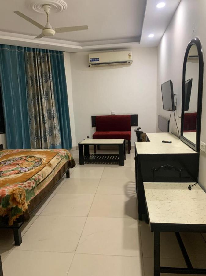 Hotel Raman'S Jagādhri Екстериор снимка