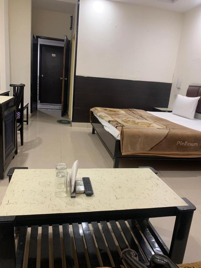 Hotel Raman'S Jagādhri Екстериор снимка
