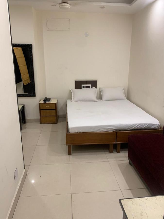 Hotel Raman'S Jagādhri Екстериор снимка