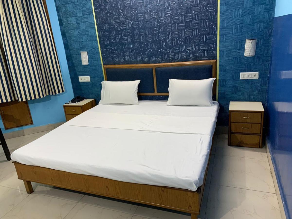 Hotel Raman'S Jagādhri Екстериор снимка